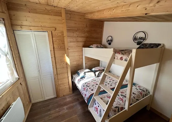 Chalet Spacieux Aux Angles Avec 4 Et Coin Detente - Fr-1-593-84